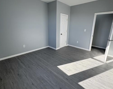 511 Main Street - Photo Thumbnail 2