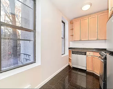 281 Mott Street, 2R - Photo Thumbnail 1