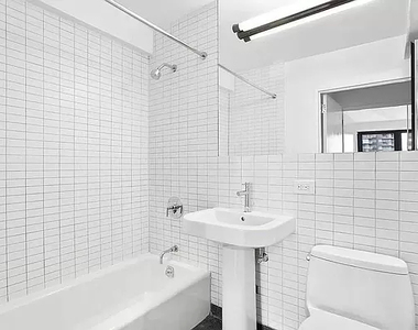 222 East 39th Street - Photo Thumbnail 3