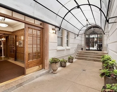 25 East 10th Street - Photo Thumbnail 6