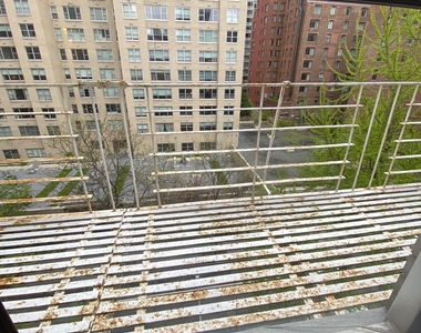 East 55th Street - Photo Thumbnail 8