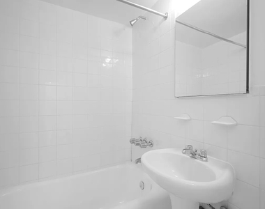 307 East 44th Street - Photo Thumbnail 7