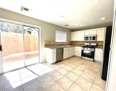 9429 Havasu Canyon Avenue - Photo Thumbnail 12