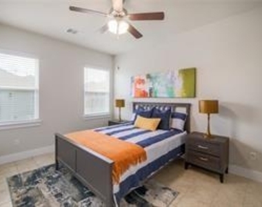 4713 Giordano Dr - Photo Thumbnail 8