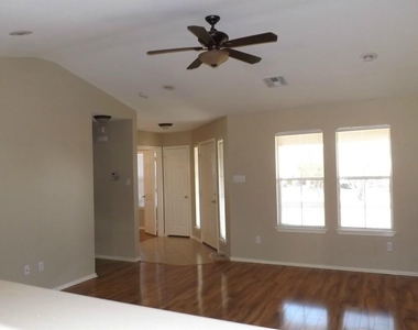 1502 Wild Basin Ln - Photo Thumbnail 6