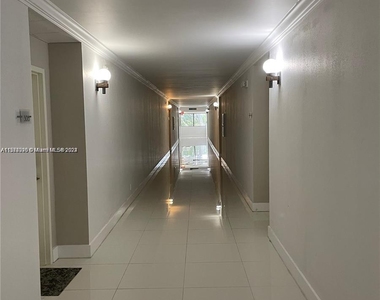 200 Lakeview Dr - Photo Thumbnail 1