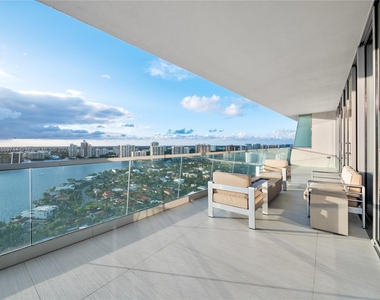 18501 Collins Ave - Photo Thumbnail 10