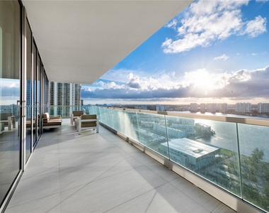 18501 Collins Ave - Photo Thumbnail 30