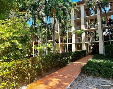 101 Ocean Lane Dr - Photo Thumbnail 19