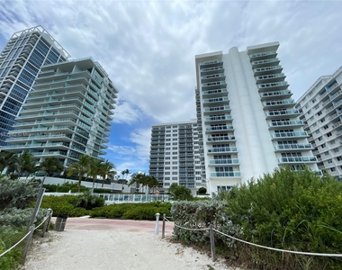 6917 Collins Ave - Photo Thumbnail 15