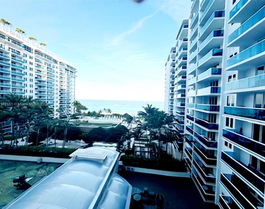 2301 Collins Ave - Photo Thumbnail 12