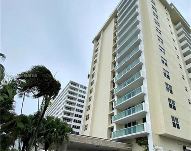 5001 Collins Ave - Photo Thumbnail 13