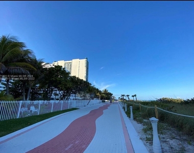 5001 Collins Ave - Photo Thumbnail 8