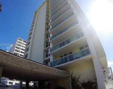 5001 Collins Ave - Photo Thumbnail 6