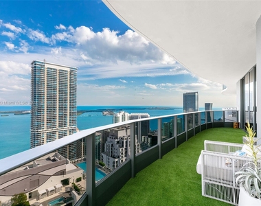 1000 Brickell Plz - Photo Thumbnail 2