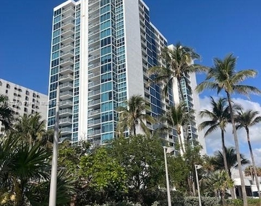 2655 Collins Ave - Photo Thumbnail 10