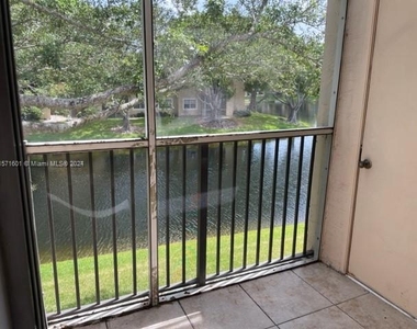 640 Cypress Club Way - Photo Thumbnail 12