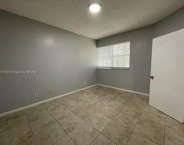 640 Cypress Club Way - Photo Thumbnail 8