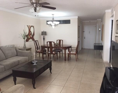 9511 Collins Ave - Photo Thumbnail 4