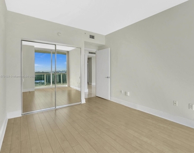 16500 Collins Ave - Photo Thumbnail 38