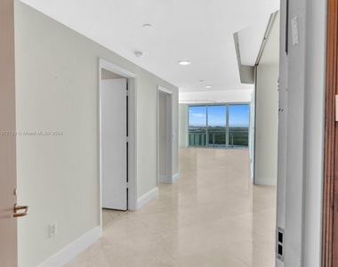 16500 Collins Ave - Photo Thumbnail 1