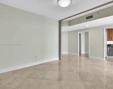 16500 Collins Ave - Photo Thumbnail 6