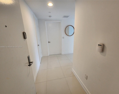 485 Brickell Ave - Photo Thumbnail 19