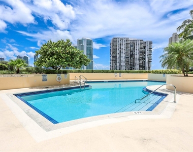 2475 Brickell Ave - Photo Thumbnail 9