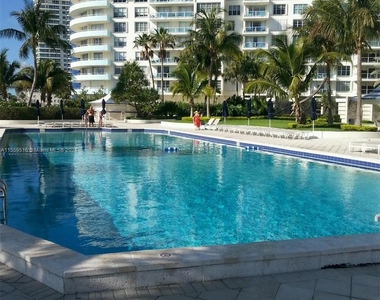 5161 Collins Ave - Photo Thumbnail 15