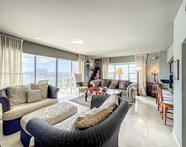 11111 Biscayne Blvd - Photo Thumbnail 1