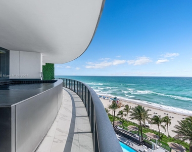 18555 Collins Ave - Photo Thumbnail 31