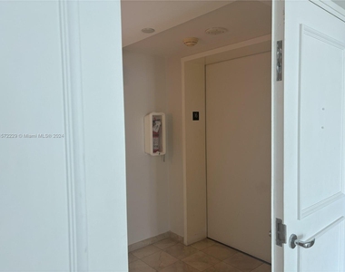 5900 Collins Ave - Photo Thumbnail 28