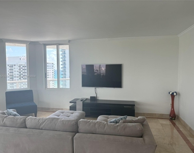 5900 Collins Ave - Photo Thumbnail 4