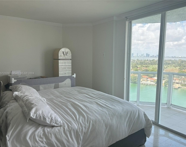 5900 Collins Ave - Photo Thumbnail 9