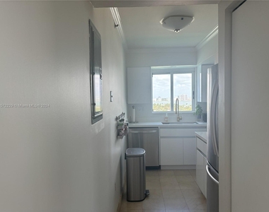 5900 Collins Ave - Photo Thumbnail 8