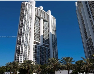 18201 Collins Ave - Photo Thumbnail 0