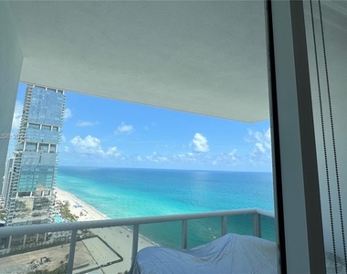 18201 Collins Ave - Photo Thumbnail 3