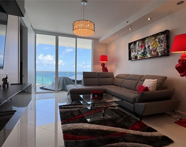 18201 Collins Ave - Photo Thumbnail 2