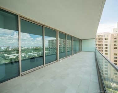 10201 Collins Ave - Photo Thumbnail 9