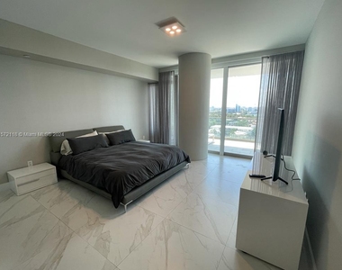 10201 Collins Ave - Photo Thumbnail 3