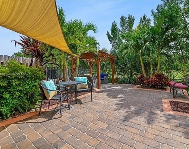 12964 Anthorne Ln - Photo Thumbnail 13