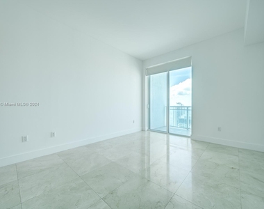 950 Brickell Bay Dr - Photo Thumbnail 8