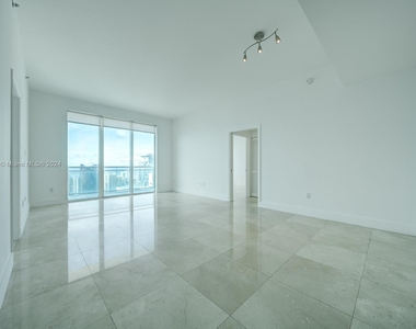 950 Brickell Bay Dr - Photo Thumbnail 2