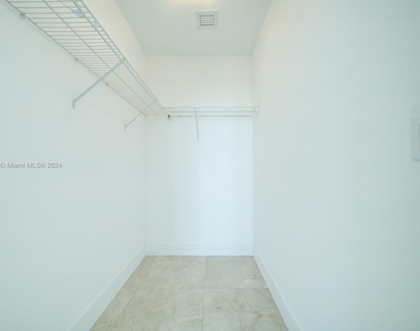 950 Brickell Bay Dr - Photo Thumbnail 15