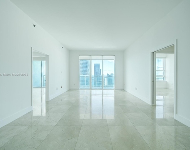 950 Brickell Bay Dr - Photo Thumbnail 1