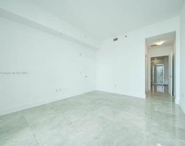 950 Brickell Bay Dr - Photo Thumbnail 9