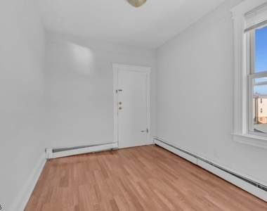 215 Delaware St - Photo Thumbnail 8