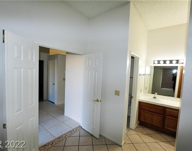 8201 Riviera Beach Drive - Photo Thumbnail 6