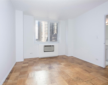 230 W 55th St - Photo Thumbnail 1