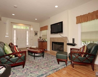 125 Tenafly Road - Photo Thumbnail 4